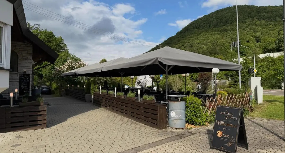 Terrasse des GREKO Restaurants in Mühlhausen im Täle